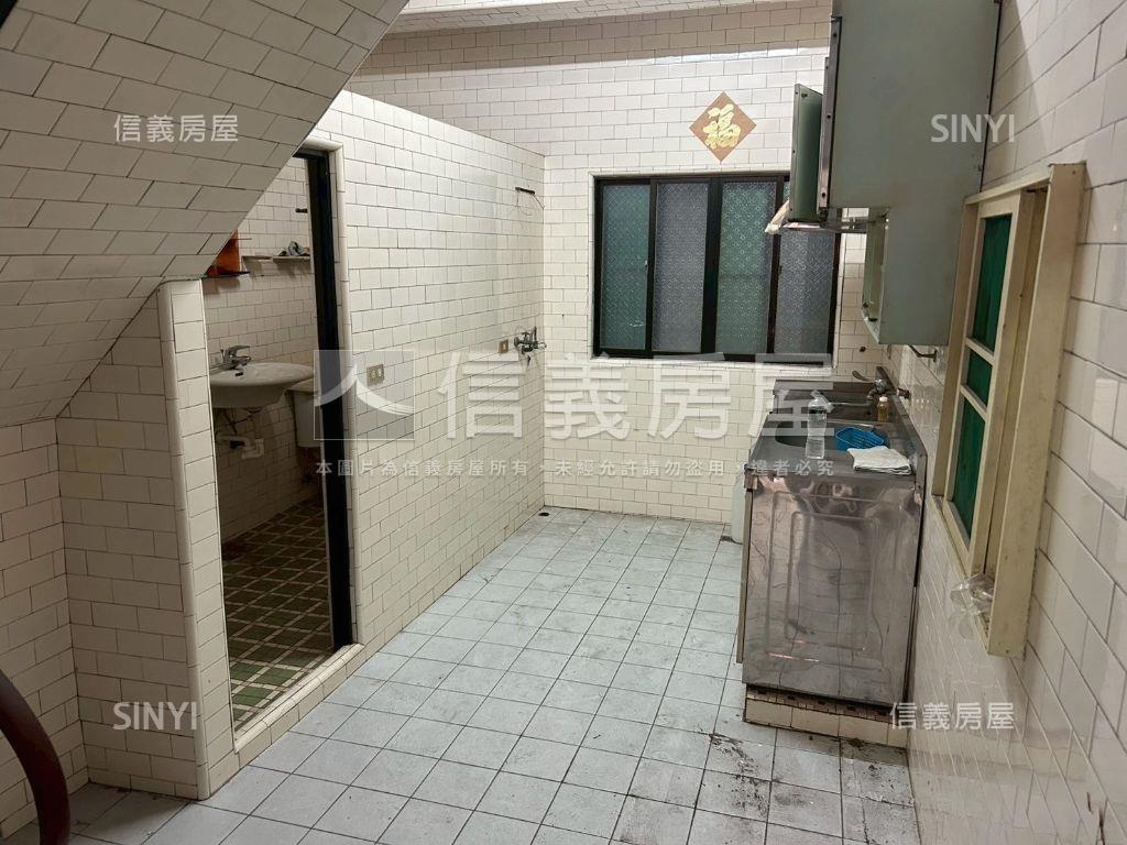 近捷運清靜活巷透天房屋室內格局與周邊環境