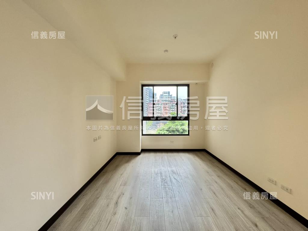 和耀美居兩房車位●樹頂上房屋室內格局與周邊環境