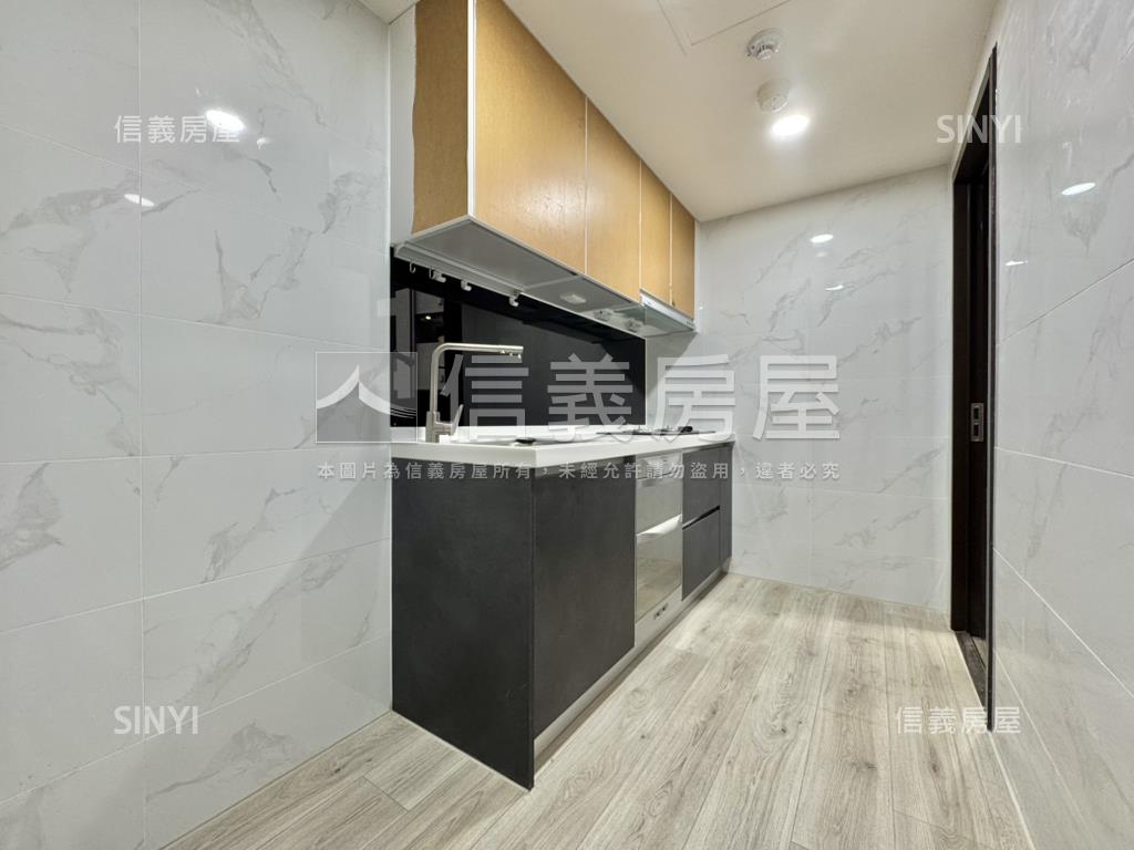 和耀美居兩房車位●樹頂上房屋室內格局與周邊環境