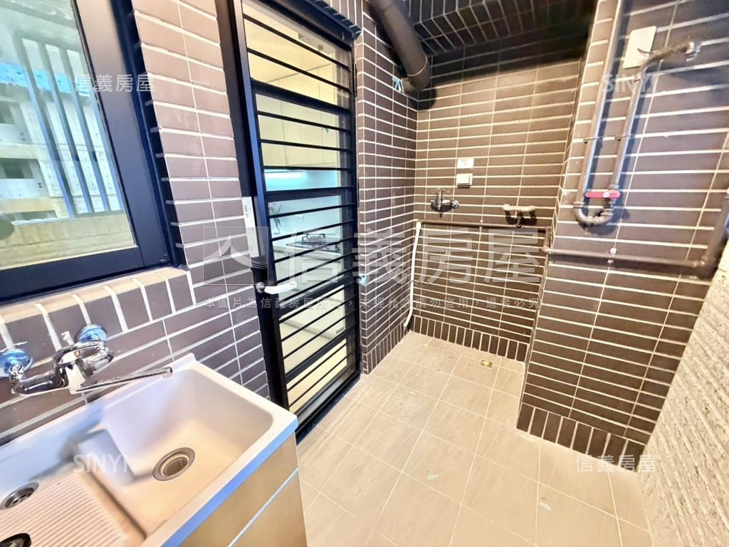 碧硯閣３房朝南坡平大車位房屋室內格局與周邊環境