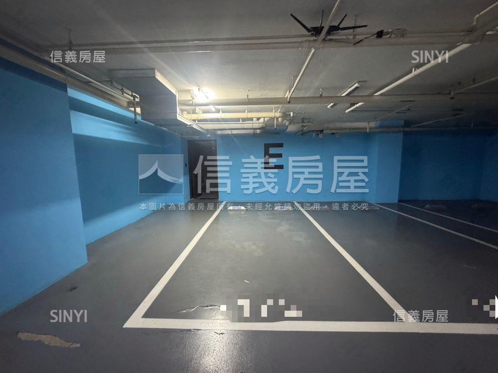 翔譽１７轉角金店面房屋室內格局與周邊環境