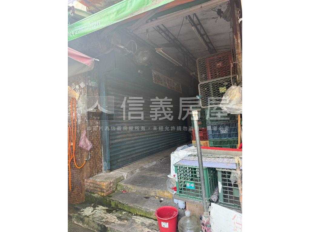 青年公園市場邊間金店面房屋室內格局與周邊環境