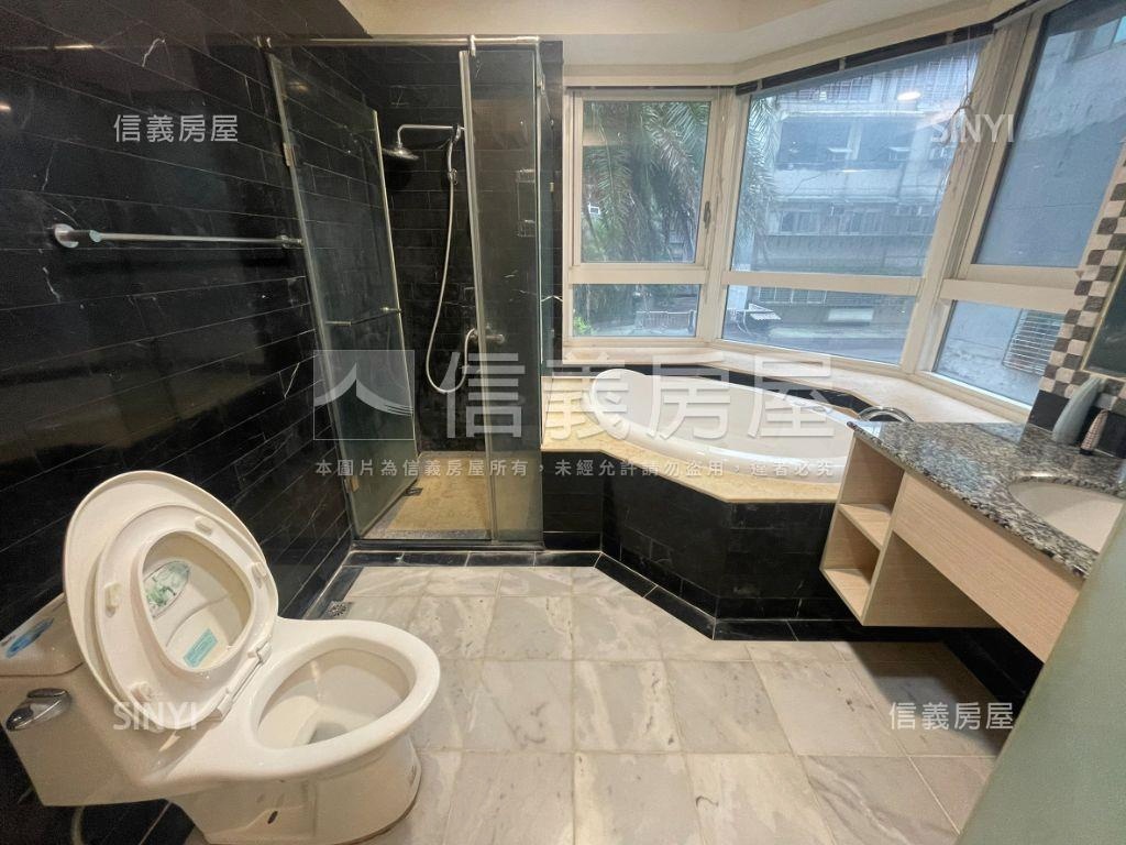 專任玉上園美三房車位房屋室內格局與周邊環境