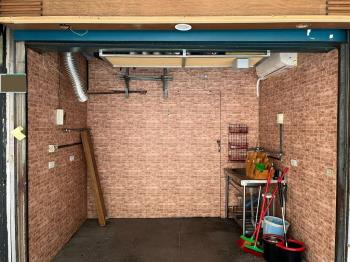 【北車】正臨馬路人潮金店