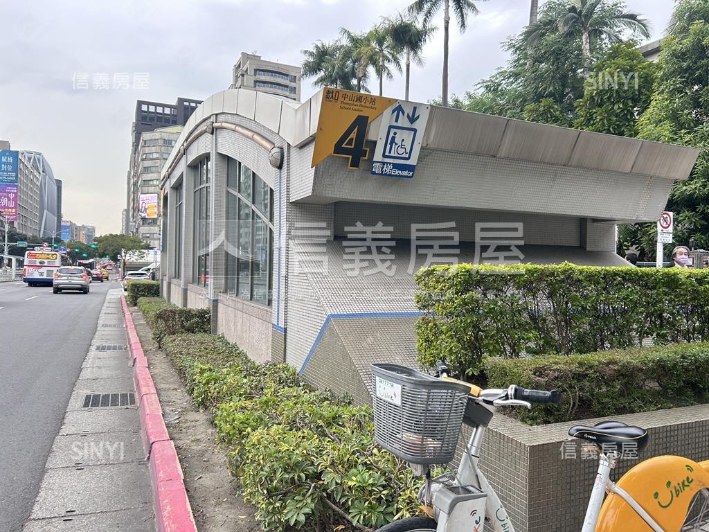 捷運中山國小皇宮面寬金店房屋室內格局與周邊環境