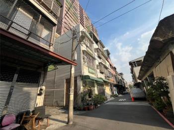 近鳳山國中捷運邊間透天