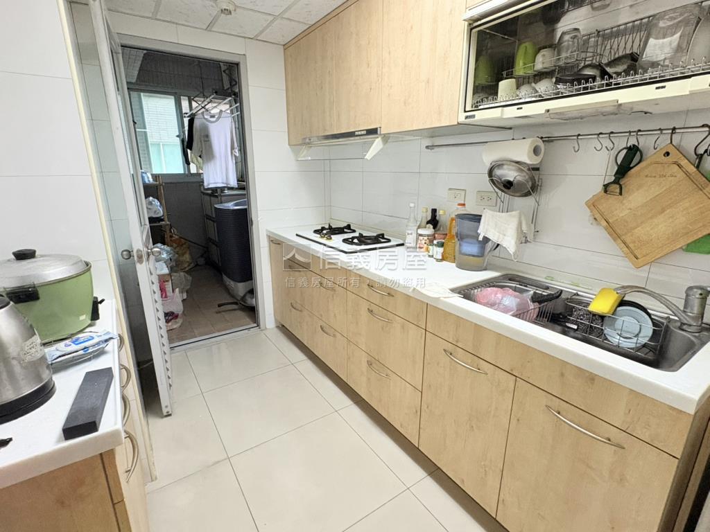 大英近捷運方正三房房屋室內格局與周邊環境