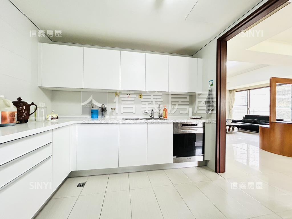 璞真詠真帶兩個坡平車位房屋室內格局與周邊環境