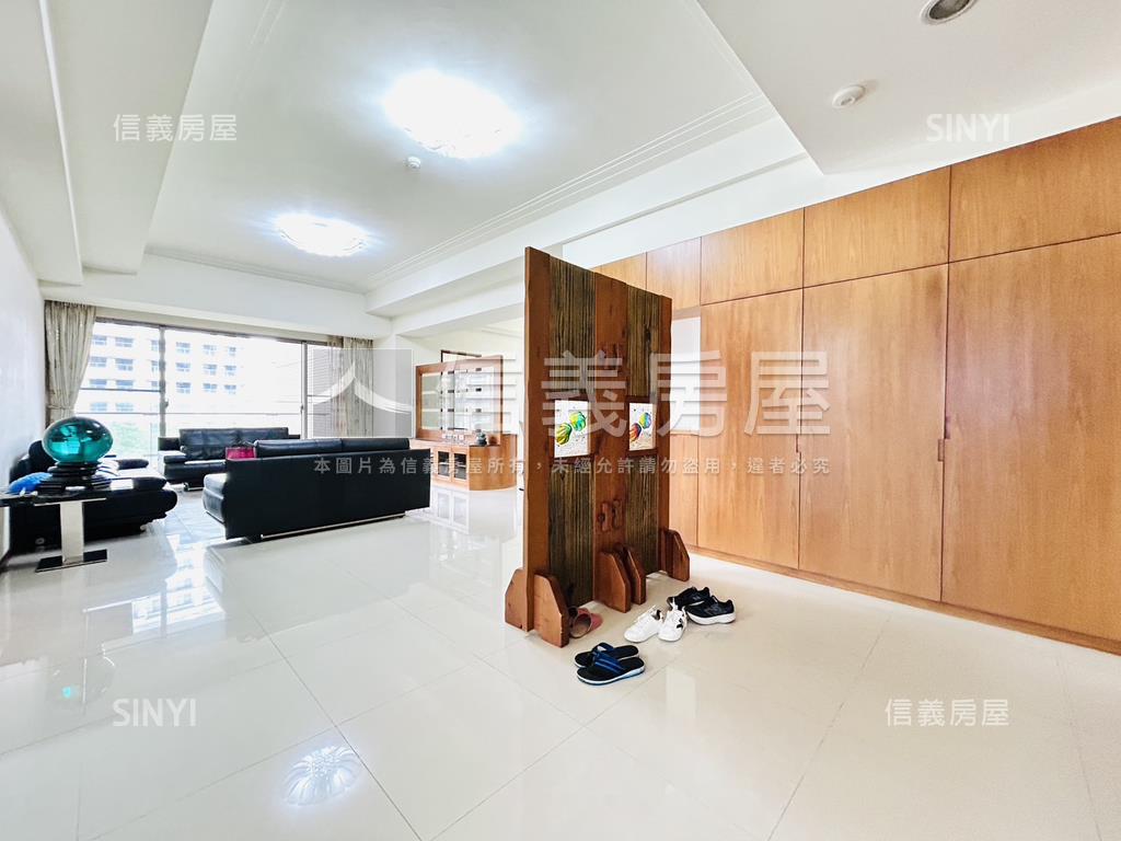 璞真詠真帶兩個坡平車位房屋室內格局與周邊環境