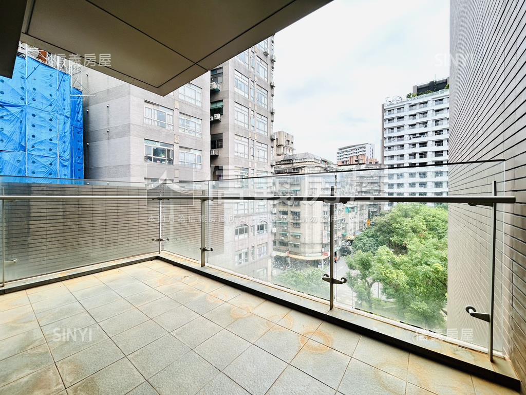 璞真詠真帶兩個坡平車位房屋室內格局與周邊環境