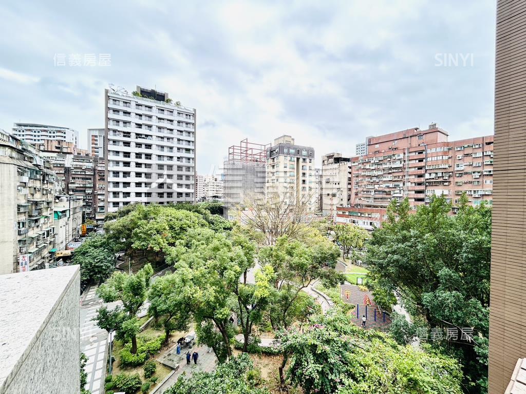 璞真詠真帶兩個坡平車位房屋室內格局與周邊環境