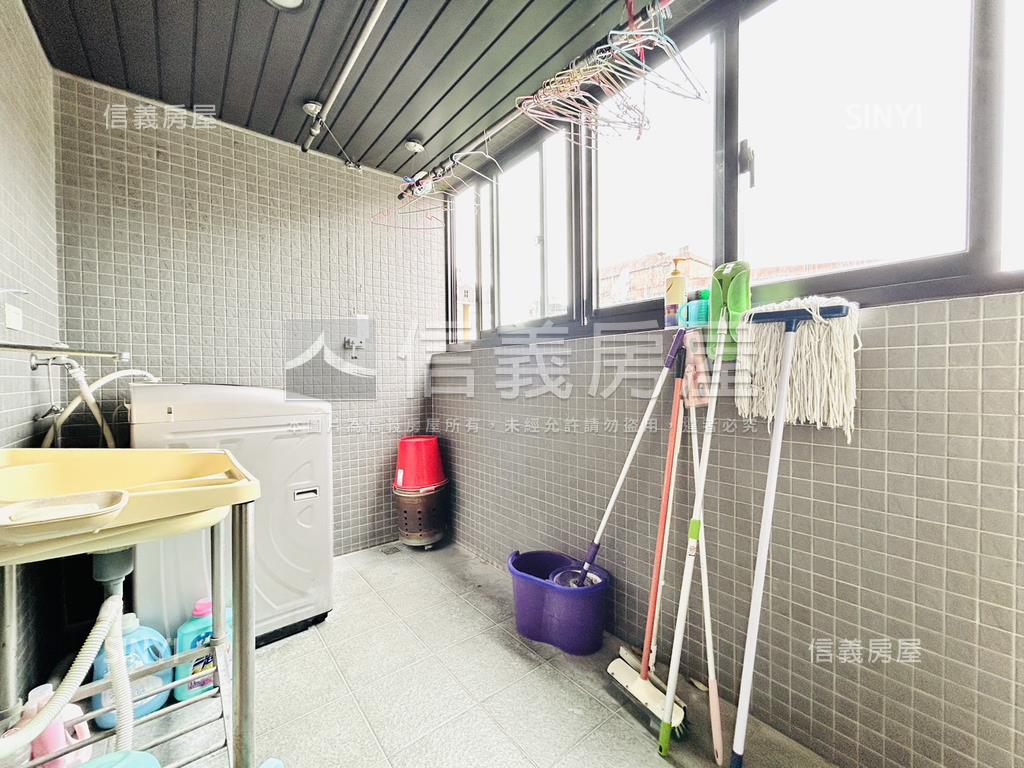 璞真詠真帶兩個坡平車位房屋室內格局與周邊環境