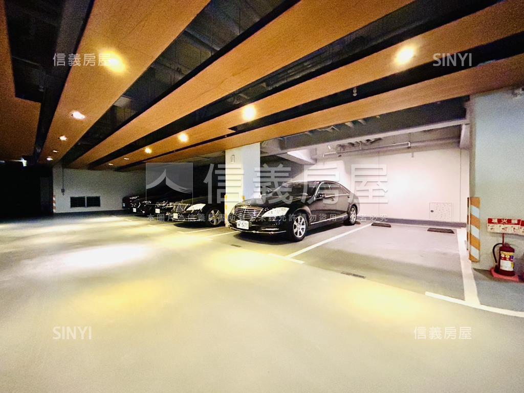 璞真詠真帶兩個坡平車位房屋室內格局與周邊環境