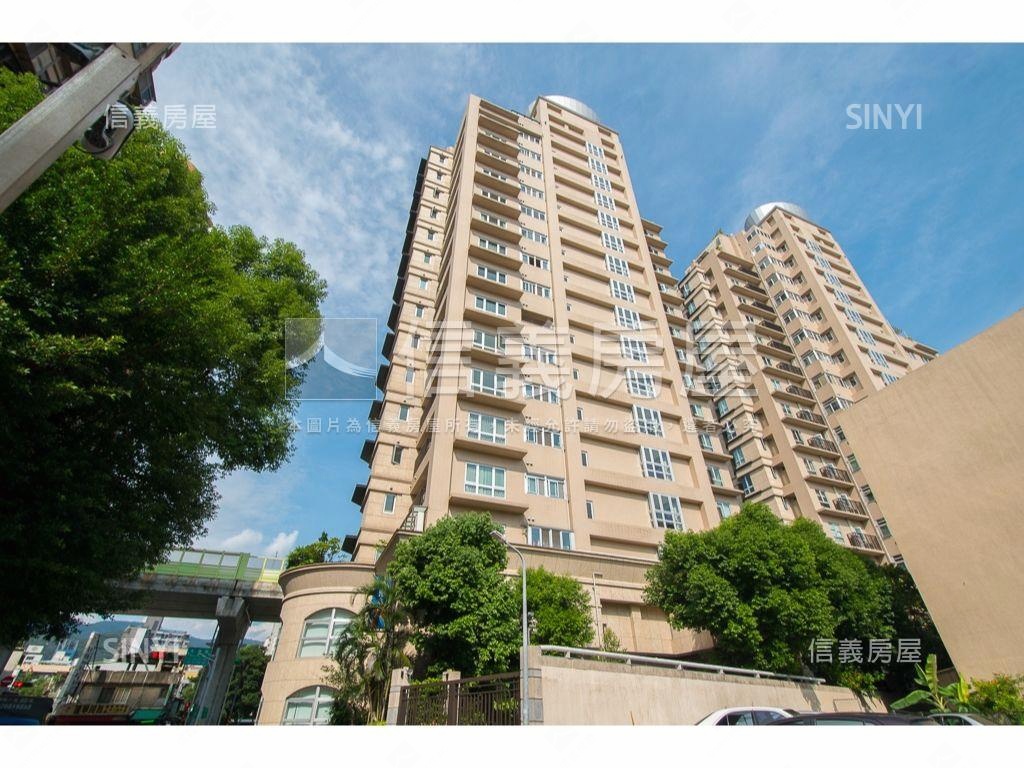 長虹凌雲大戶露台豪邸房屋室內格局與周邊環境