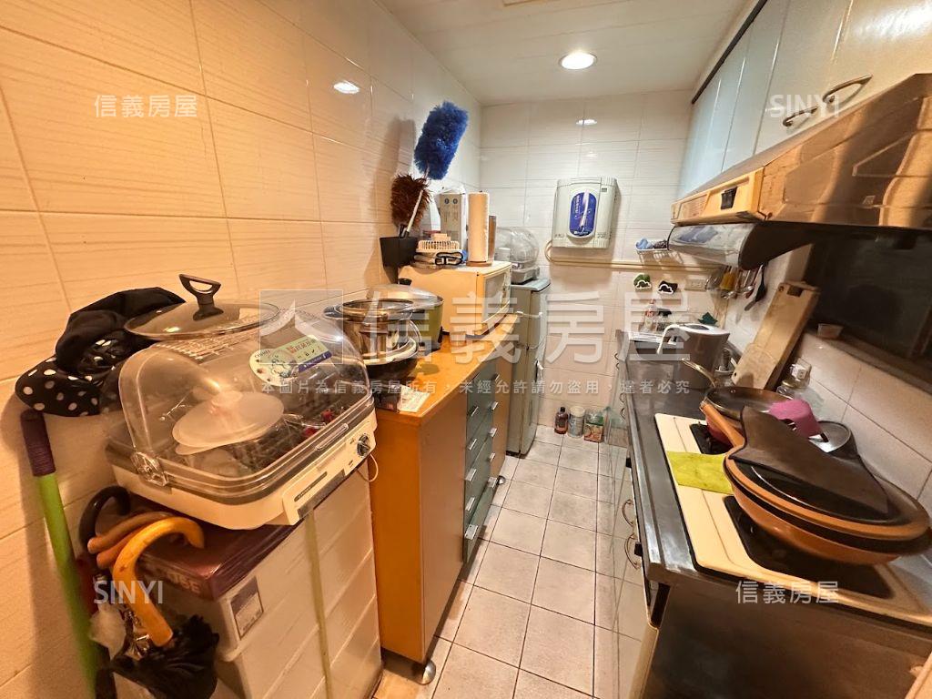 來來門第捷運綠地五房二廳房屋室內格局與周邊環境