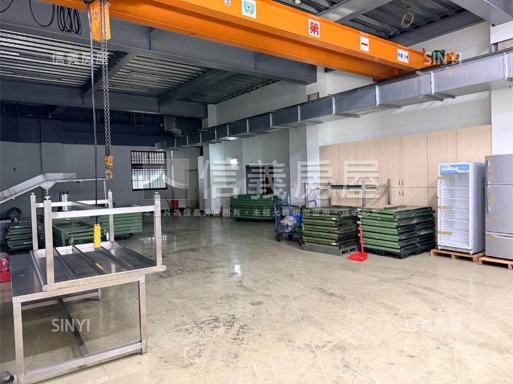頂崁工業區整棟鋼構廠房房屋室內格局與周邊環境
