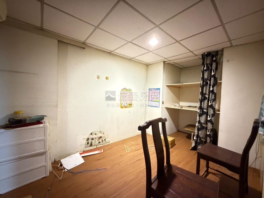 正文心南路大面寬金店面房屋室內格局與周邊環境
