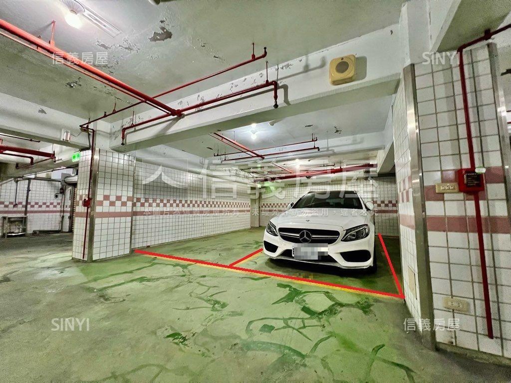 顯眼金店面－中興路房屋室內格局與周邊環境