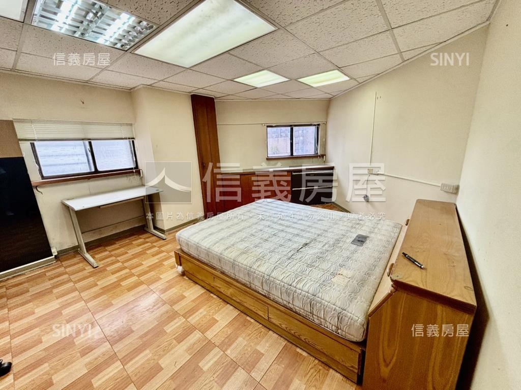 中正國中稀有電梯３房房屋室內格局與周邊環境