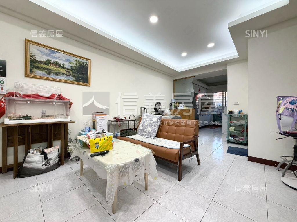 東區溫馨兩房一室附車位房屋室內格局與周邊環境