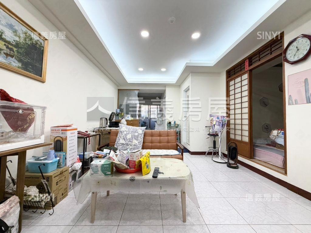 東區溫馨兩房一室附車位房屋室內格局與周邊環境