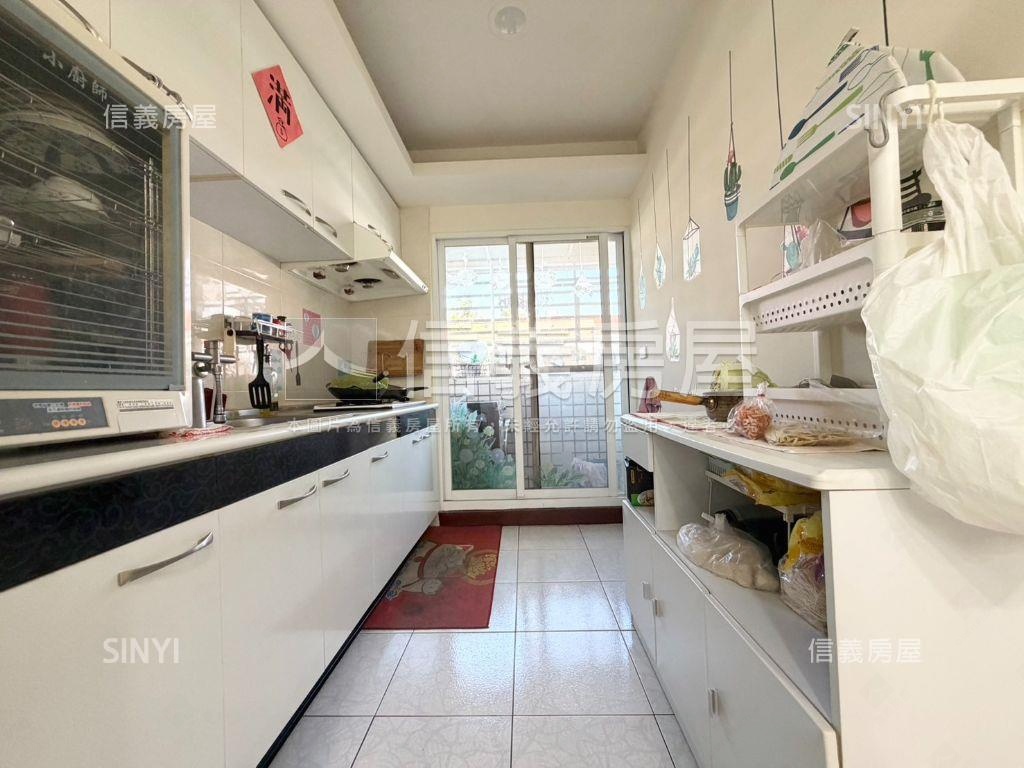 東區溫馨兩房一室附車位房屋室內格局與周邊環境