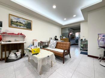 東區溫馨兩房一室附車位