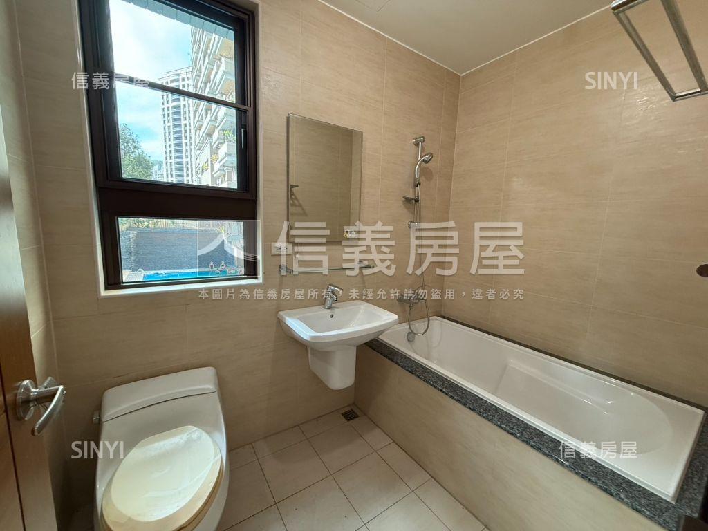 專任峰景邊間鳳翔庭院房屋室內格局與周邊環境