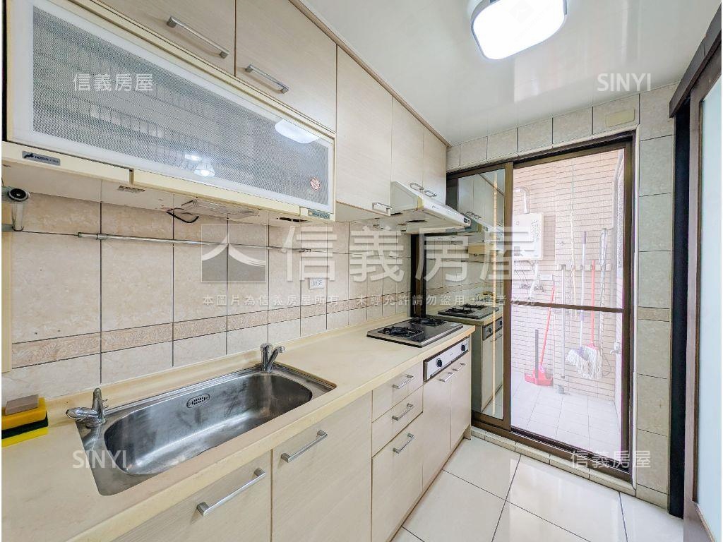１８甲前後陽台景觀四房房屋室內格局與周邊環境