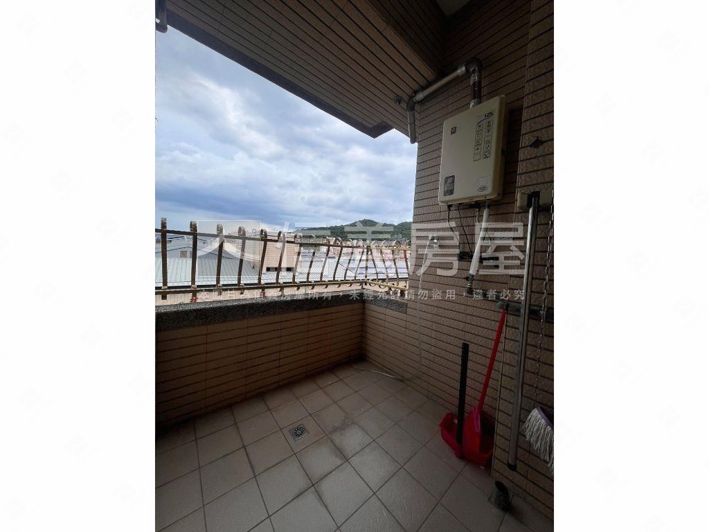 １８甲前後陽台景觀四房房屋室內格局與周邊環境