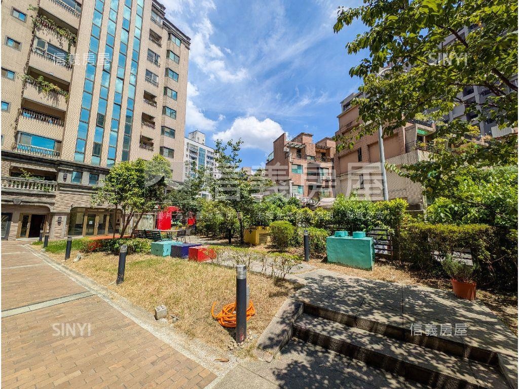 １８甲前後陽台景觀四房房屋室內格局與周邊環境