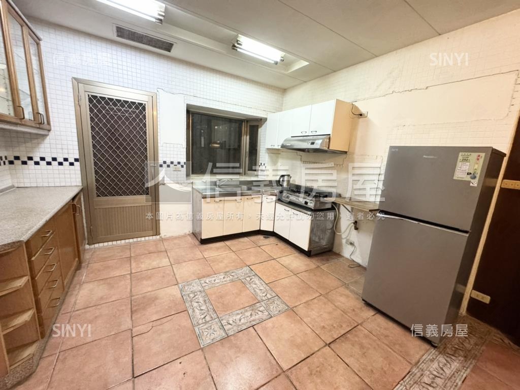 聖唐莊大坪數透天別墅房屋室內格局與周邊環境