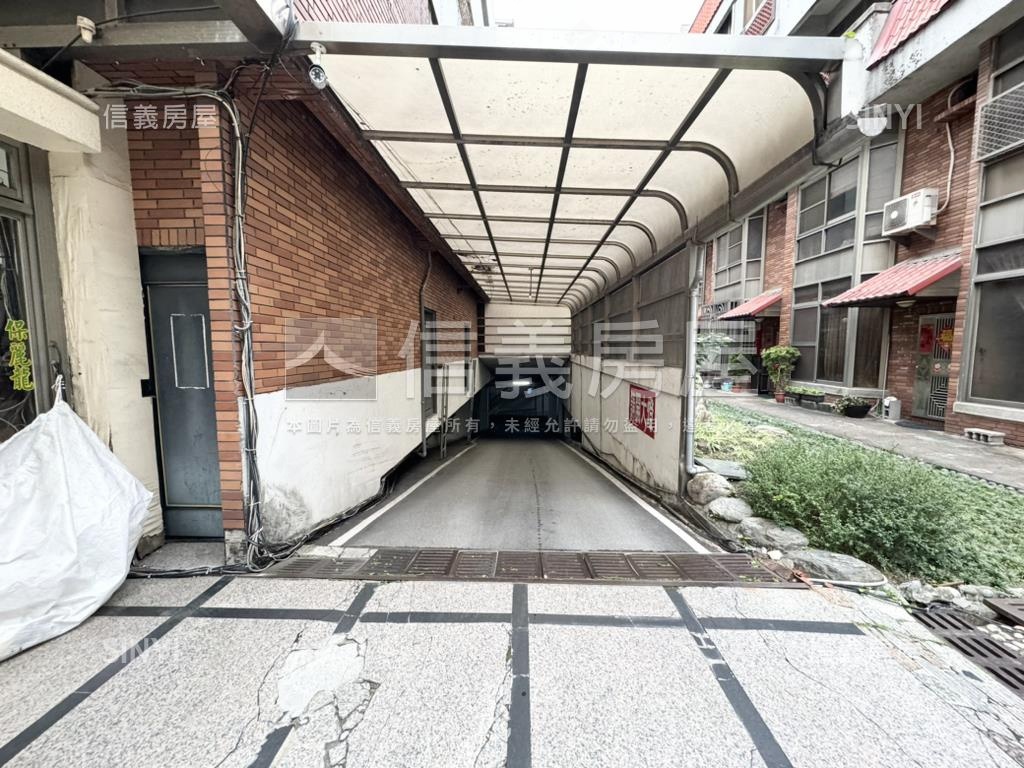 聖唐莊大坪數透天別墅房屋室內格局與周邊環境