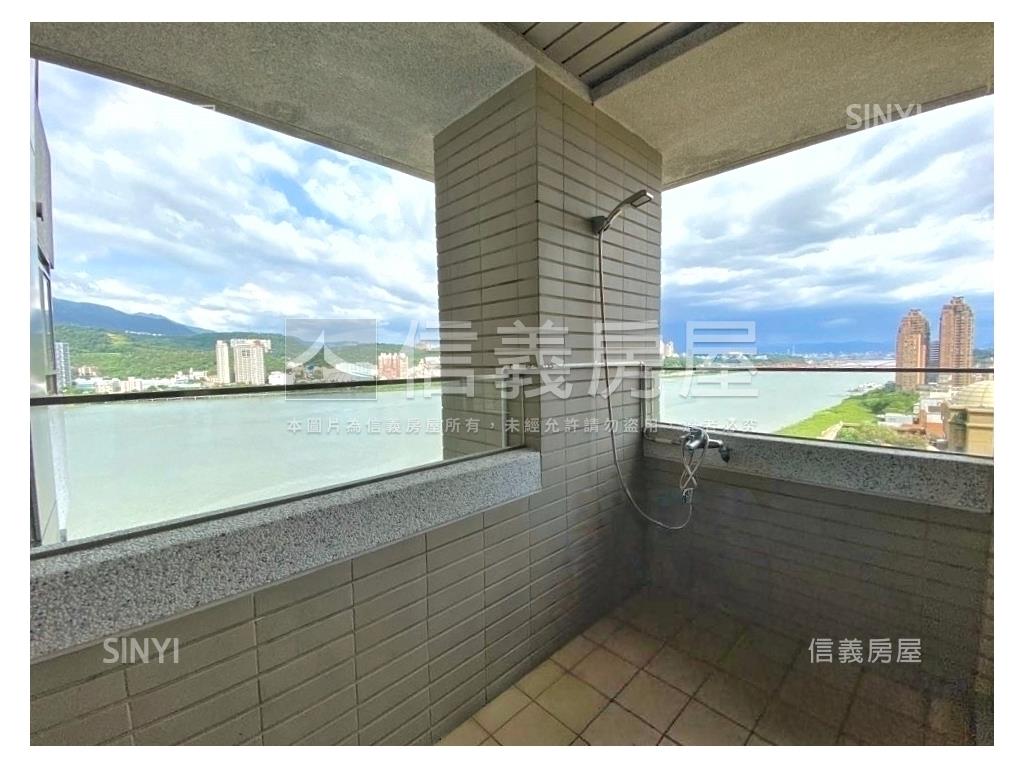 八里＋伴月灣邊間河景美宅房屋室內格局與周邊環境