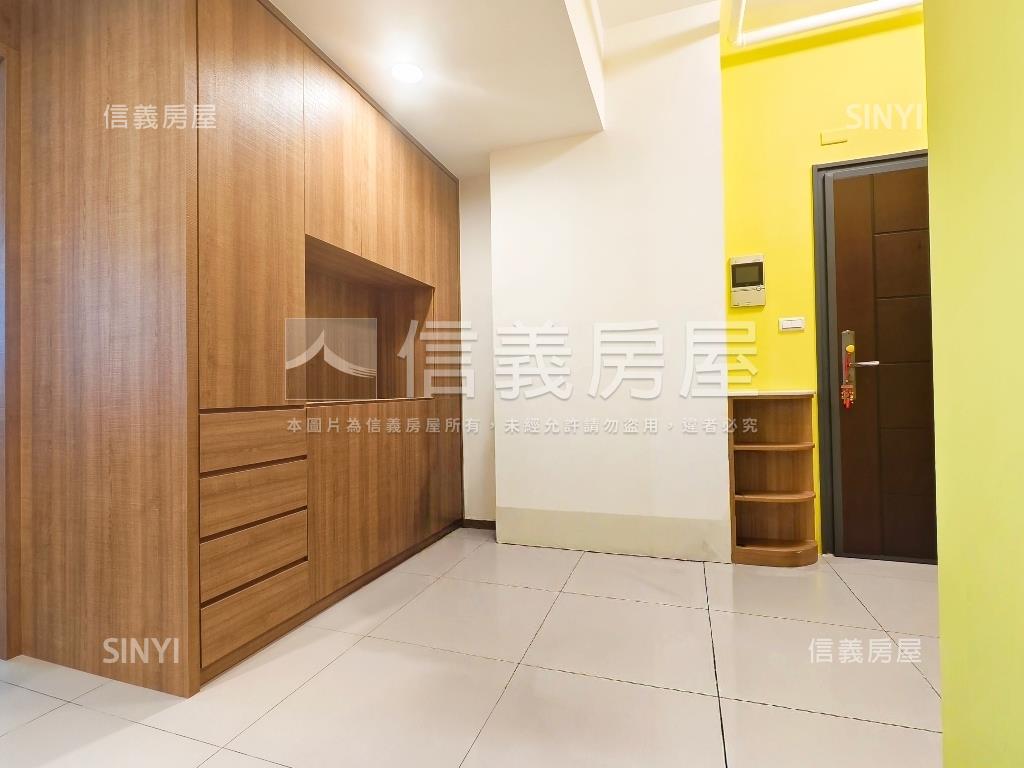 八里＋伴月灣邊間河景美宅房屋室內格局與周邊環境