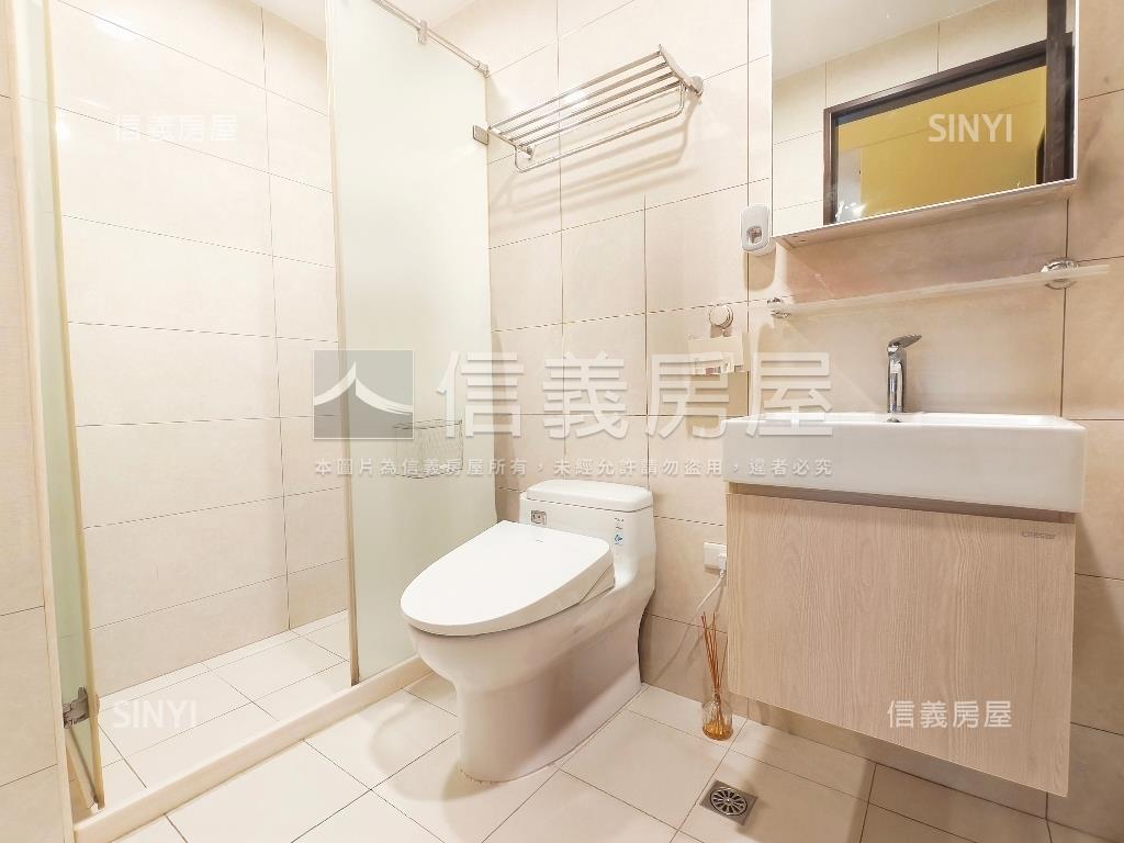 八里＋伴月灣邊間河景美宅房屋室內格局與周邊環境