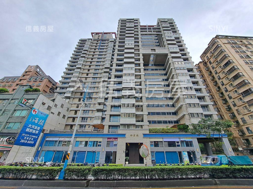 八里＋伴月灣邊間河景美宅房屋室內格局與周邊環境