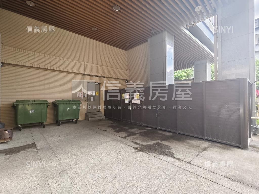 八里＋伴月灣邊間河景美宅房屋室內格局與周邊環境