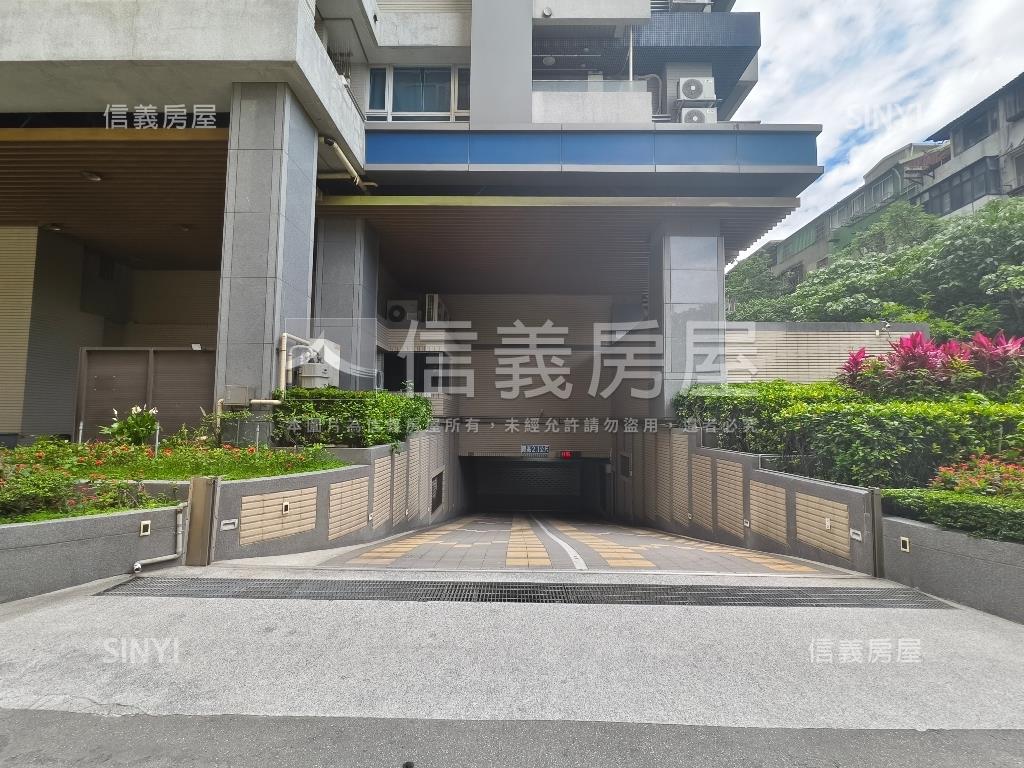 八里＋伴月灣邊間河景美宅房屋室內格局與周邊環境