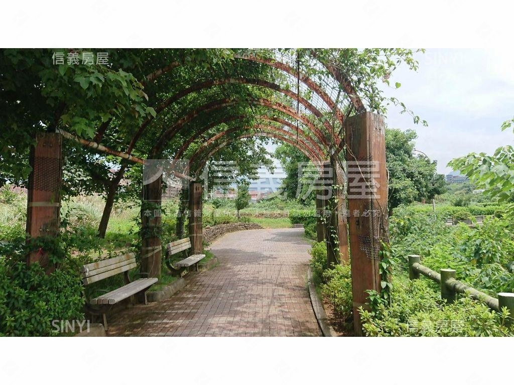 三芝臨路千坪土地可拆賣房屋室內格局與周邊環境