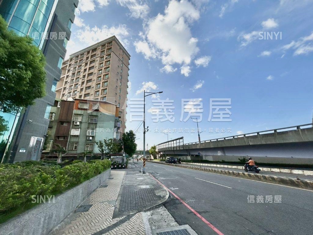 台北愛河．電梯四房車位房屋室內格局與周邊環境