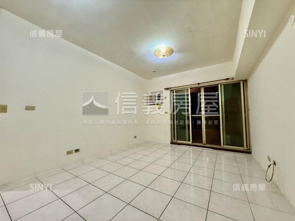 世電社區３房車位房屋室內格局與周邊環境