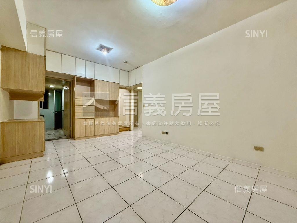 世電社區３房車位房屋室內格局與周邊環境