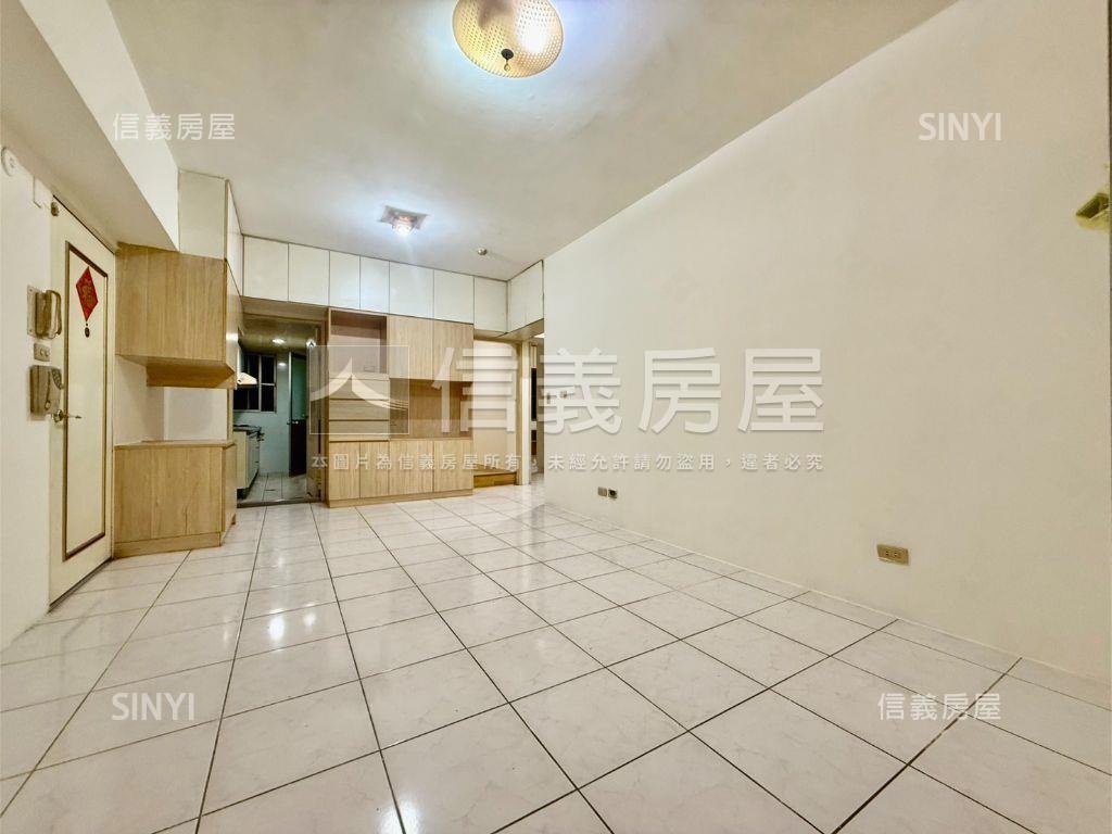 世電社區３房車位房屋室內格局與周邊環境