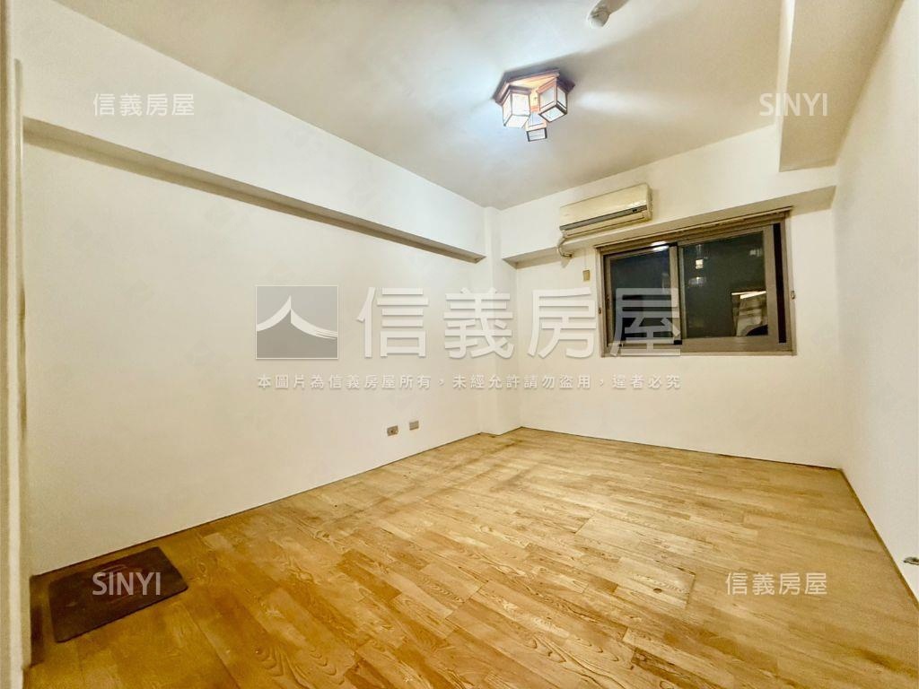 世電社區３房車位房屋室內格局與周邊環境