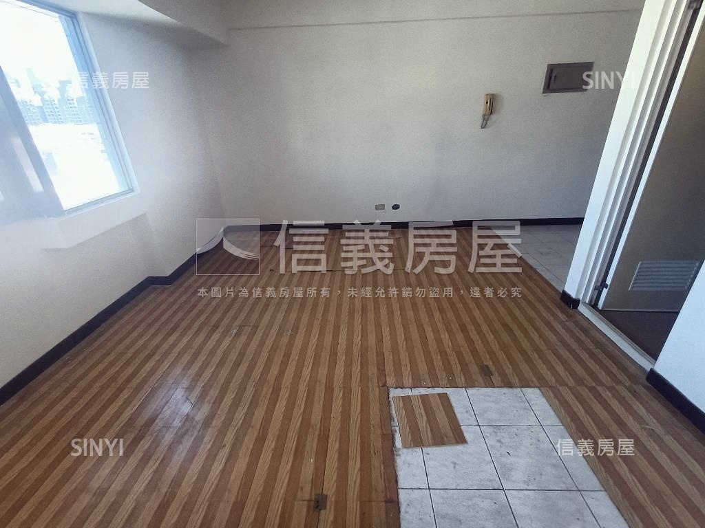 站前希爾頓高樓採光套房房屋室內格局與周邊環境