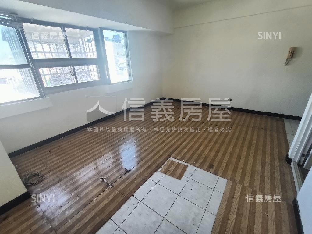 站前希爾頓高樓採光套房房屋室內格局與周邊環境