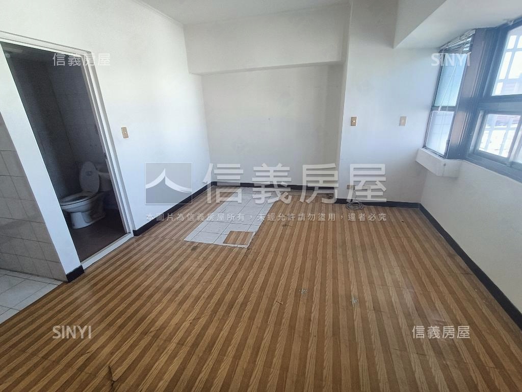 站前希爾頓高樓採光套房房屋室內格局與周邊環境