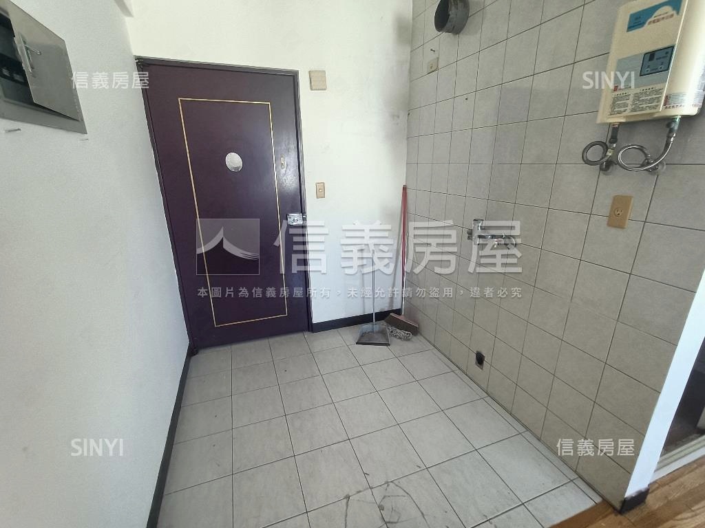 站前希爾頓高樓採光套房房屋室內格局與周邊環境