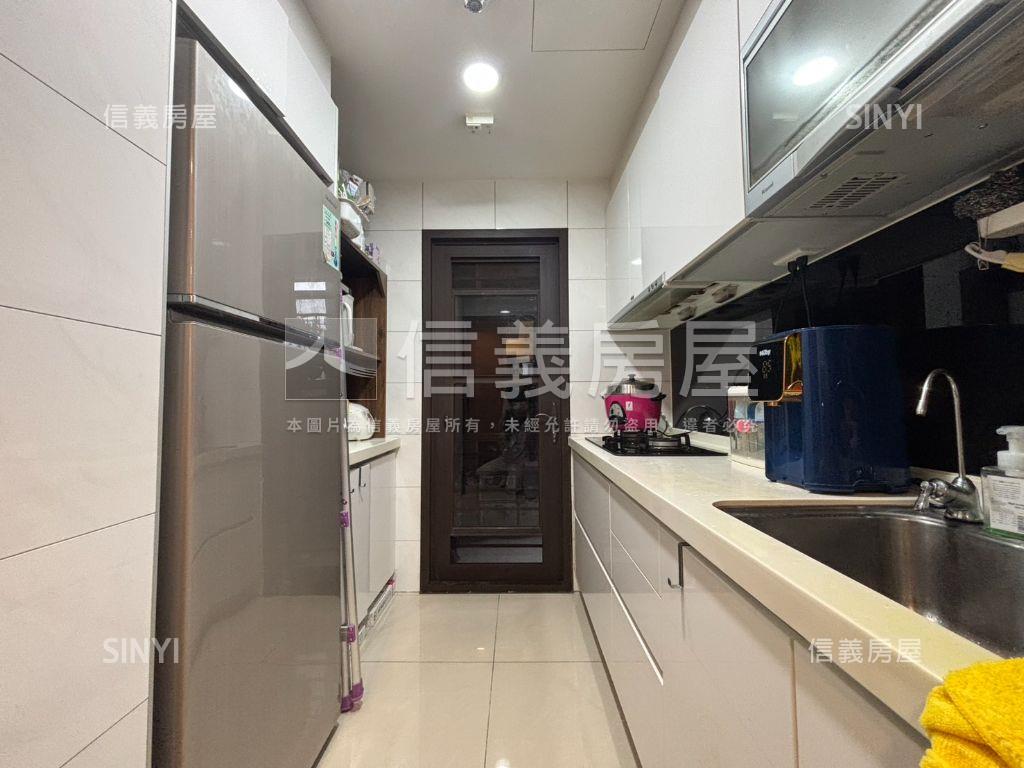 溫馨質感．悅沁三房車位房屋室內格局與周邊環境